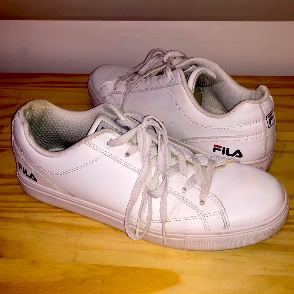 white fila sneakers